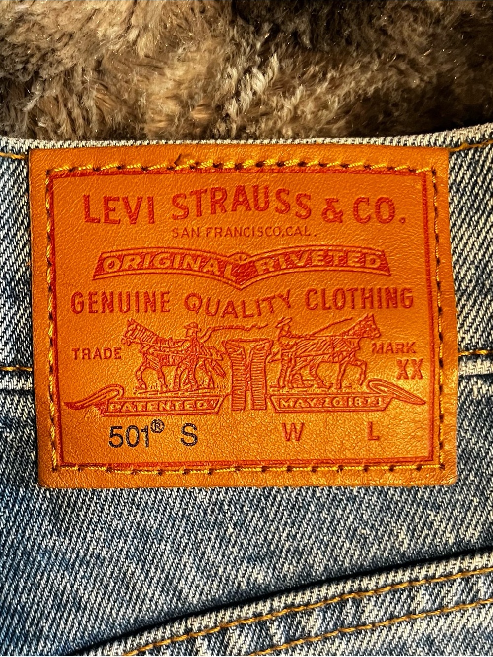 Levi's Medium Blue Straight-Leg Jeans with White Zigzag Embroidery. New no tags - Picture 8 of 15